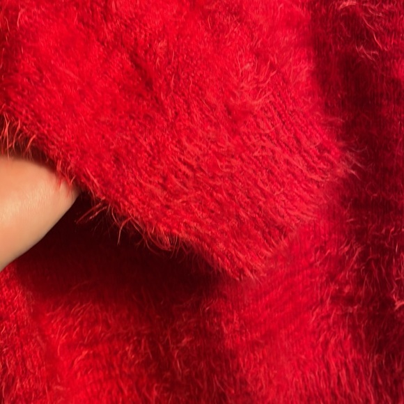 Red sweater - Picture 4 of 6